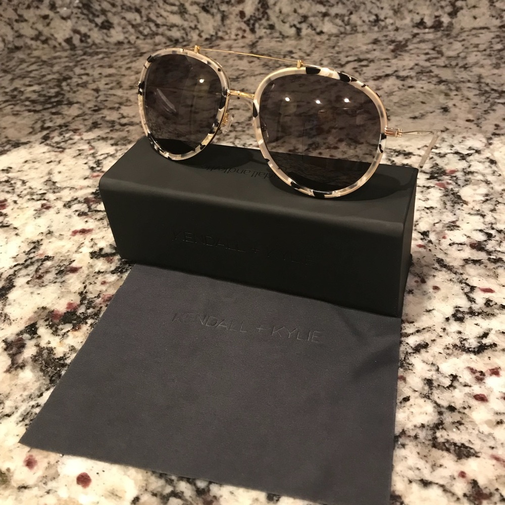 Kendall + Kylee sunglasses